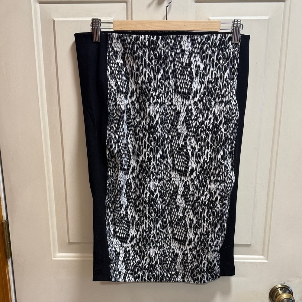 Joe Fresh Black and White Patterned Pencil Skirt size M